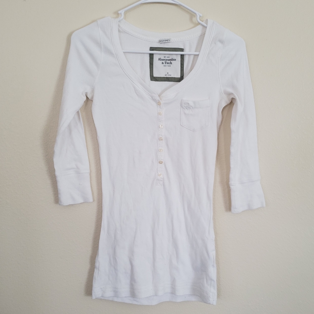Abercrombie & Fitch  white quarter sleeve shirt